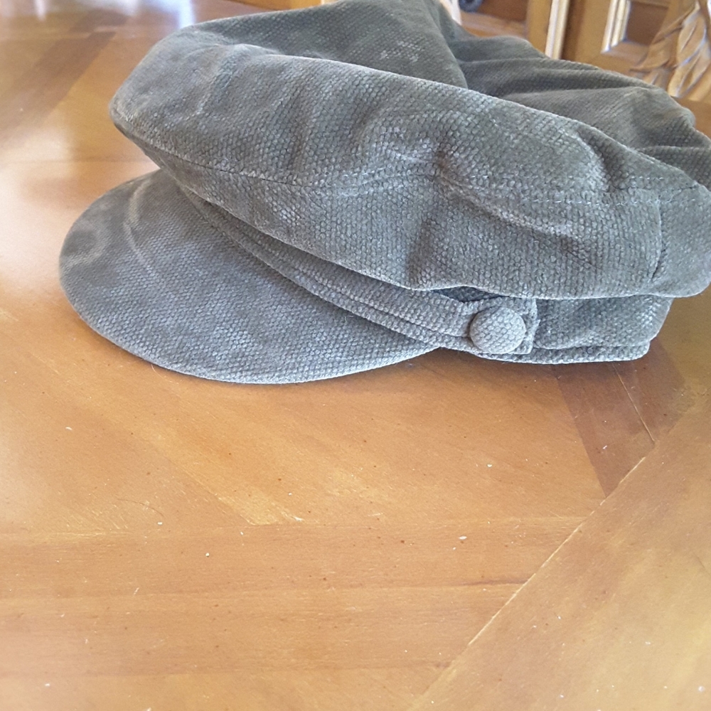 Cute hat - Picture 3 of 4